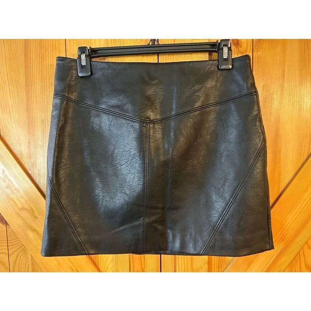 Divided Faux Leather Lined Mini Skirt Back Zip Button Closure Size 6 (5092)